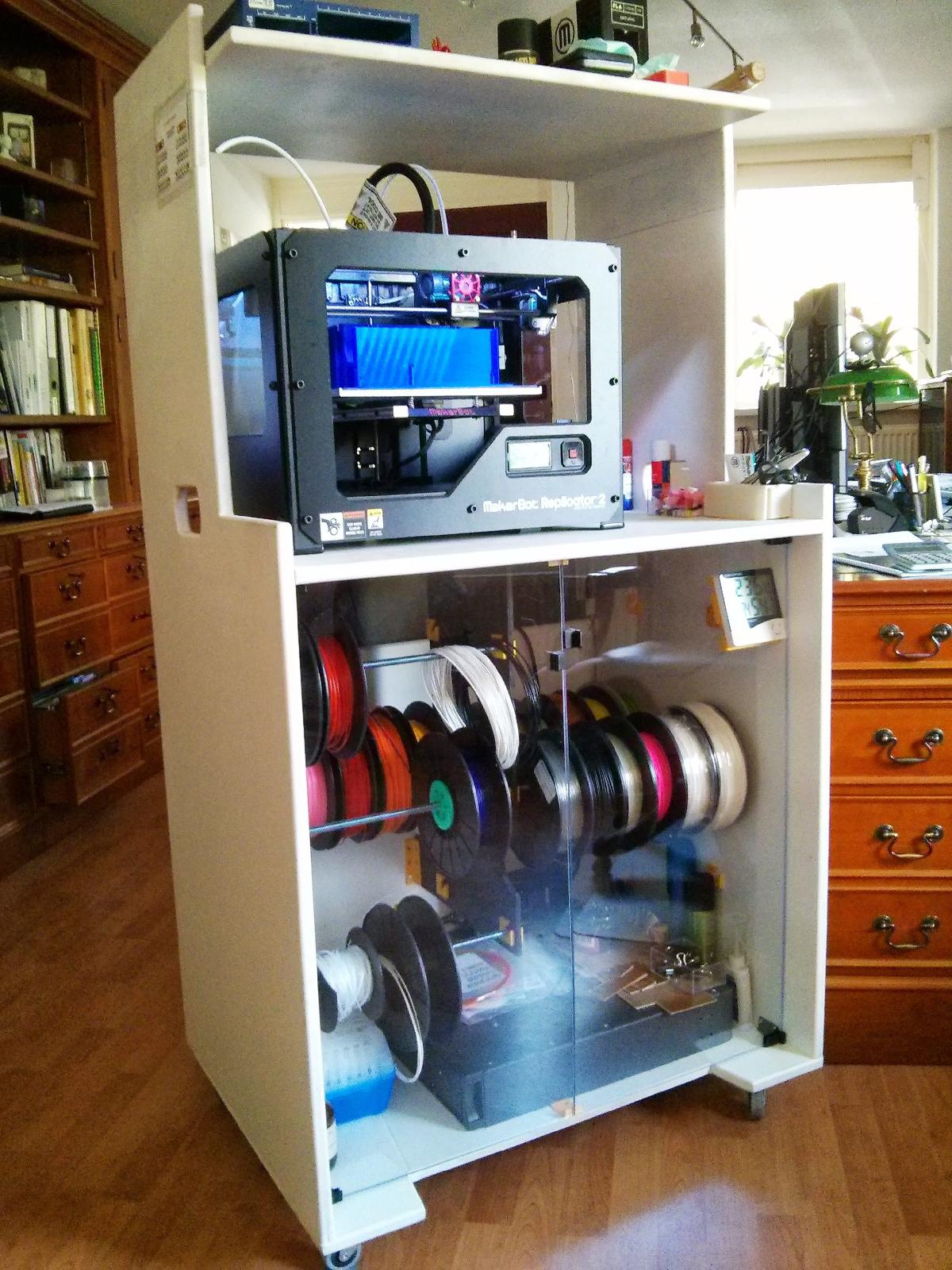 Gabinete para impressora, armazenamento seco para filamento com sistema de troca facil e ferramentas. Impressao 3D sobre rodas estacao de trabalho.