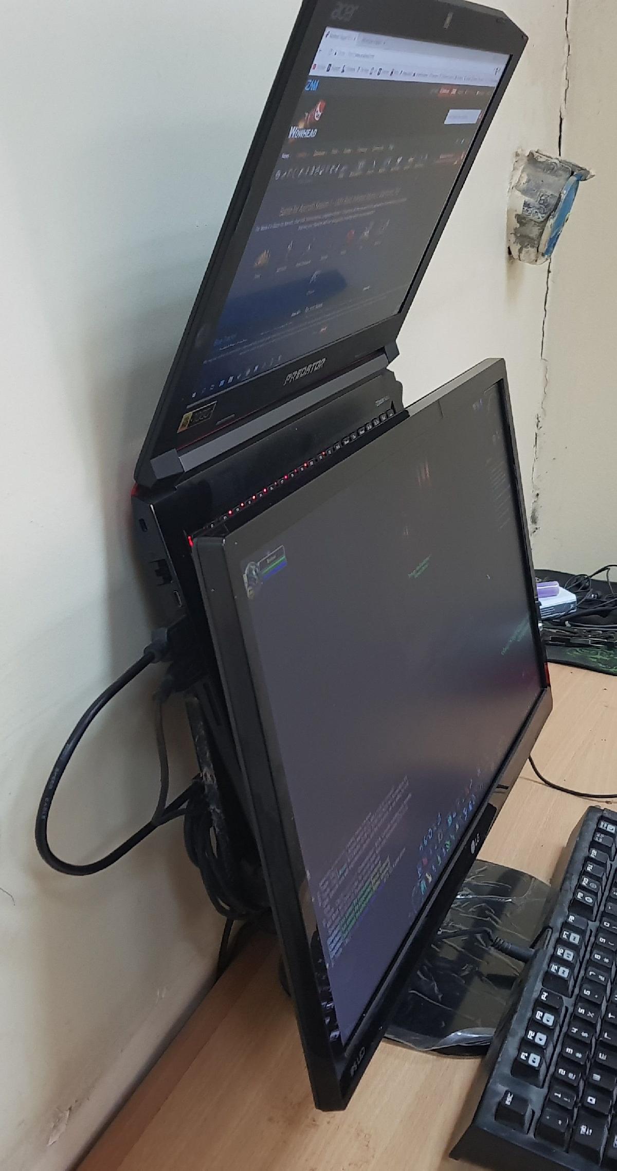 Prateleira de montagem VESA para laptop