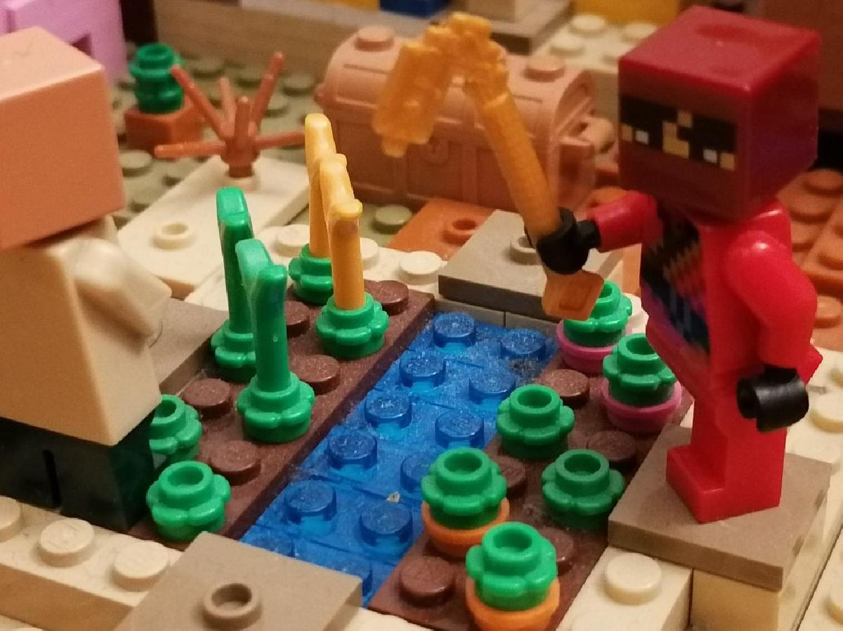 Enxada compativel com LEGO do Minecraft