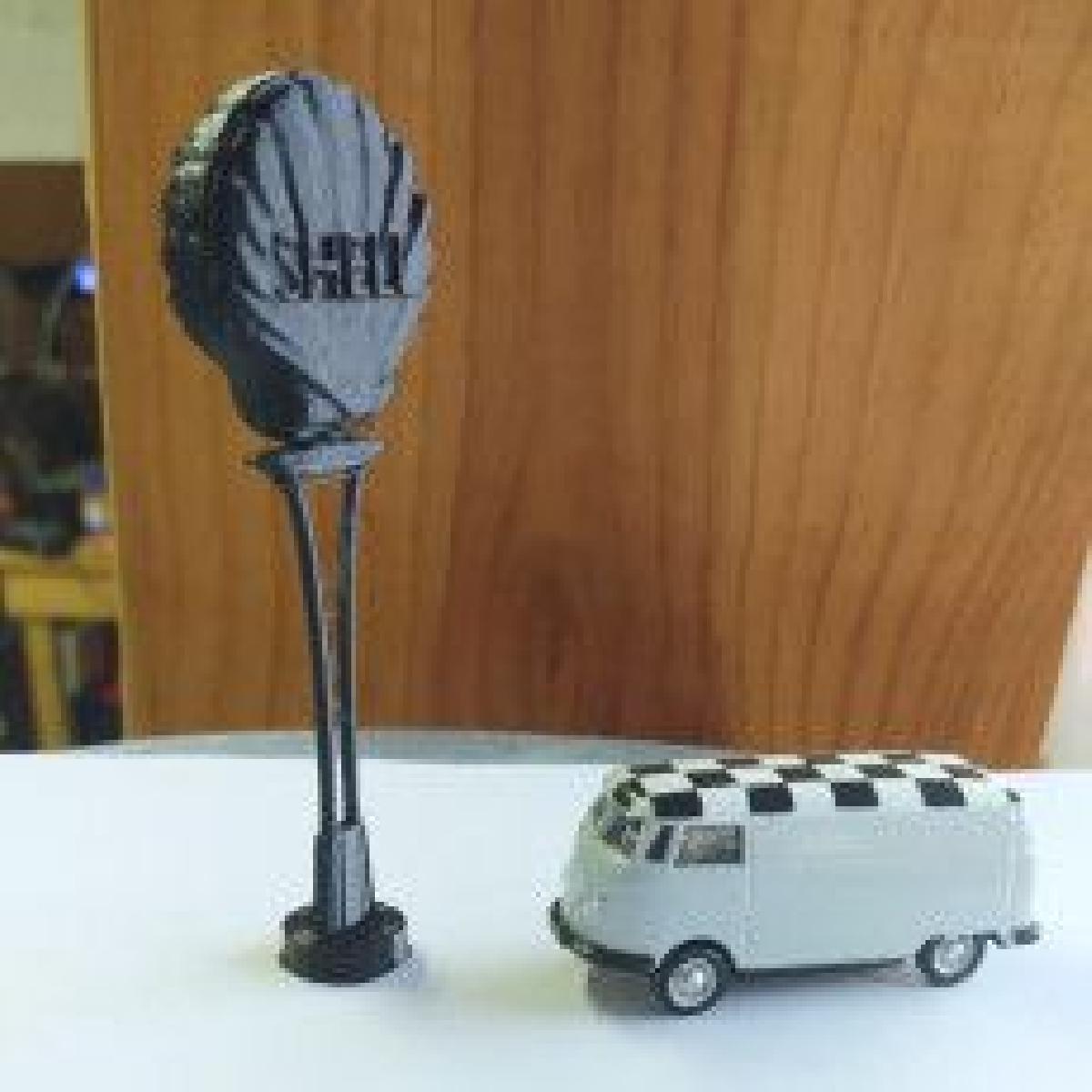 Painel de anuncio de posto de gasolina Shell