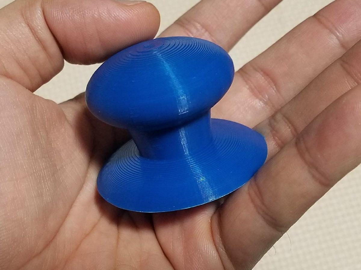 Botao personalizavel para tampas de panelas e gavetas