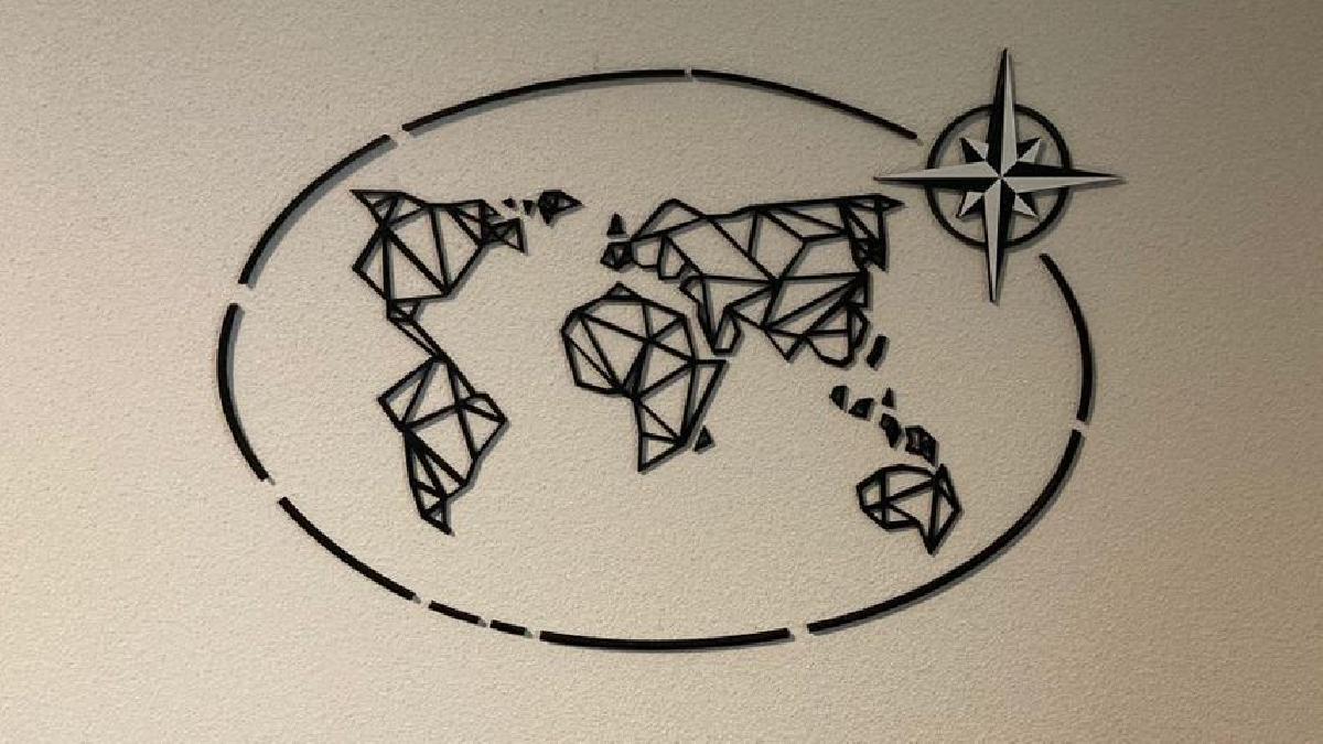 Mapa mundi com bussola