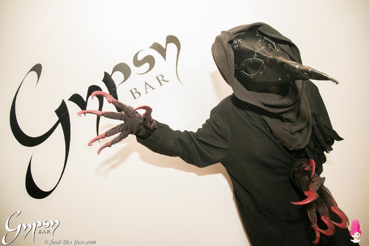 Articulando Garras de Monstro   Halloween