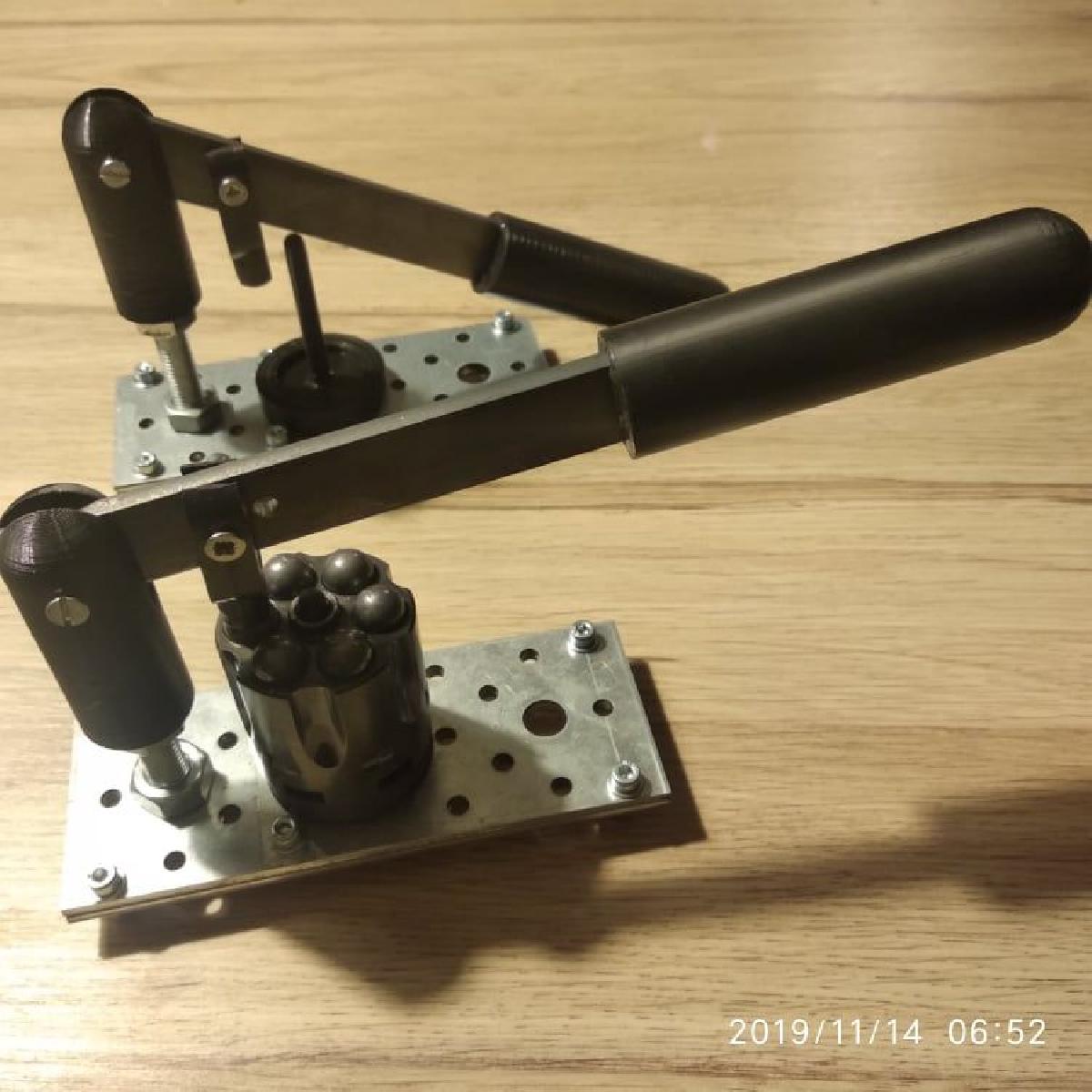 Carregador de revolver de polvora negra