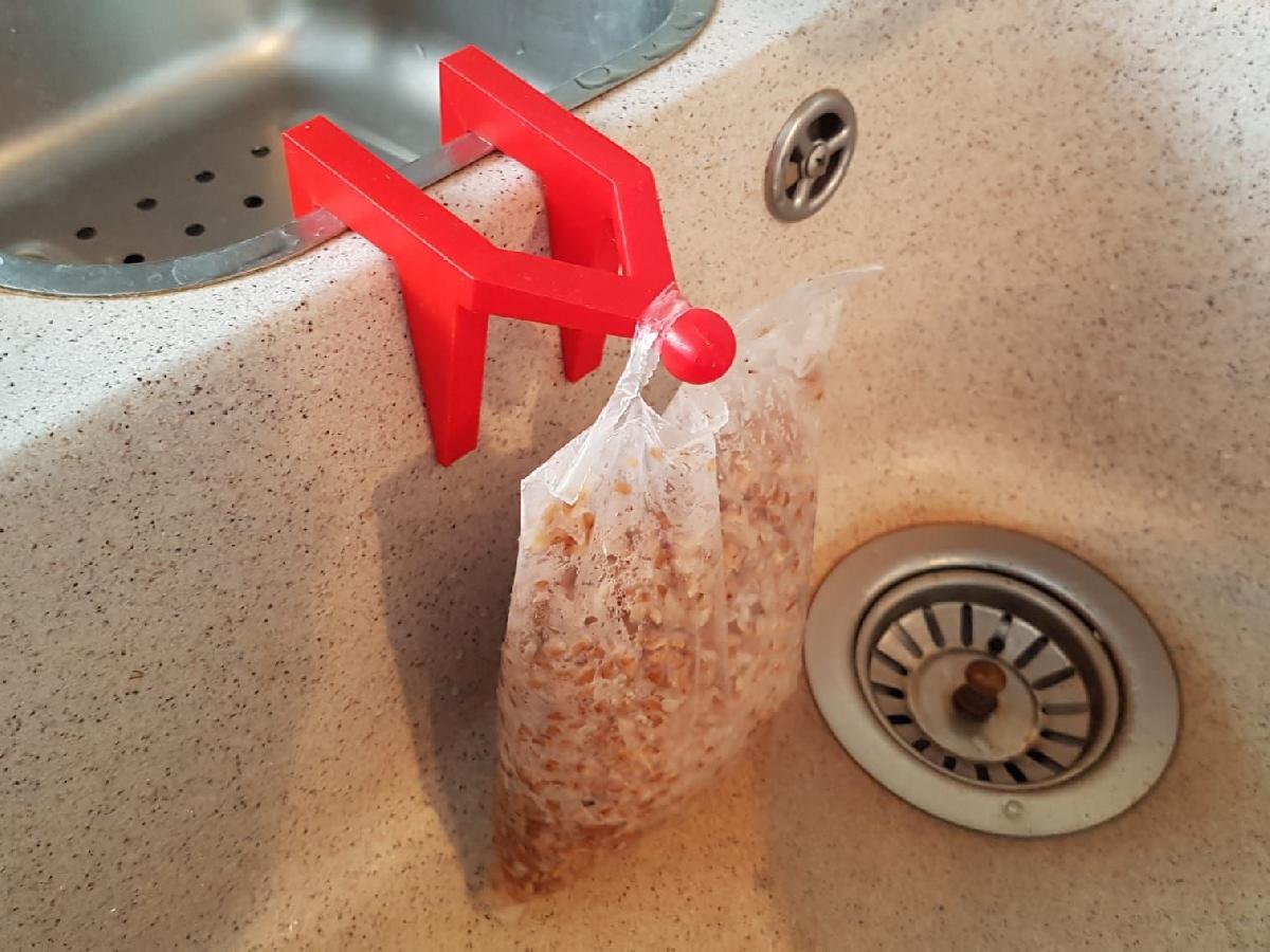 Suporte para drenar sacos com arroz cozido