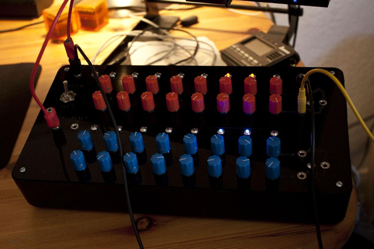 Modularino sequenciador de passos modular baseado em arduino
