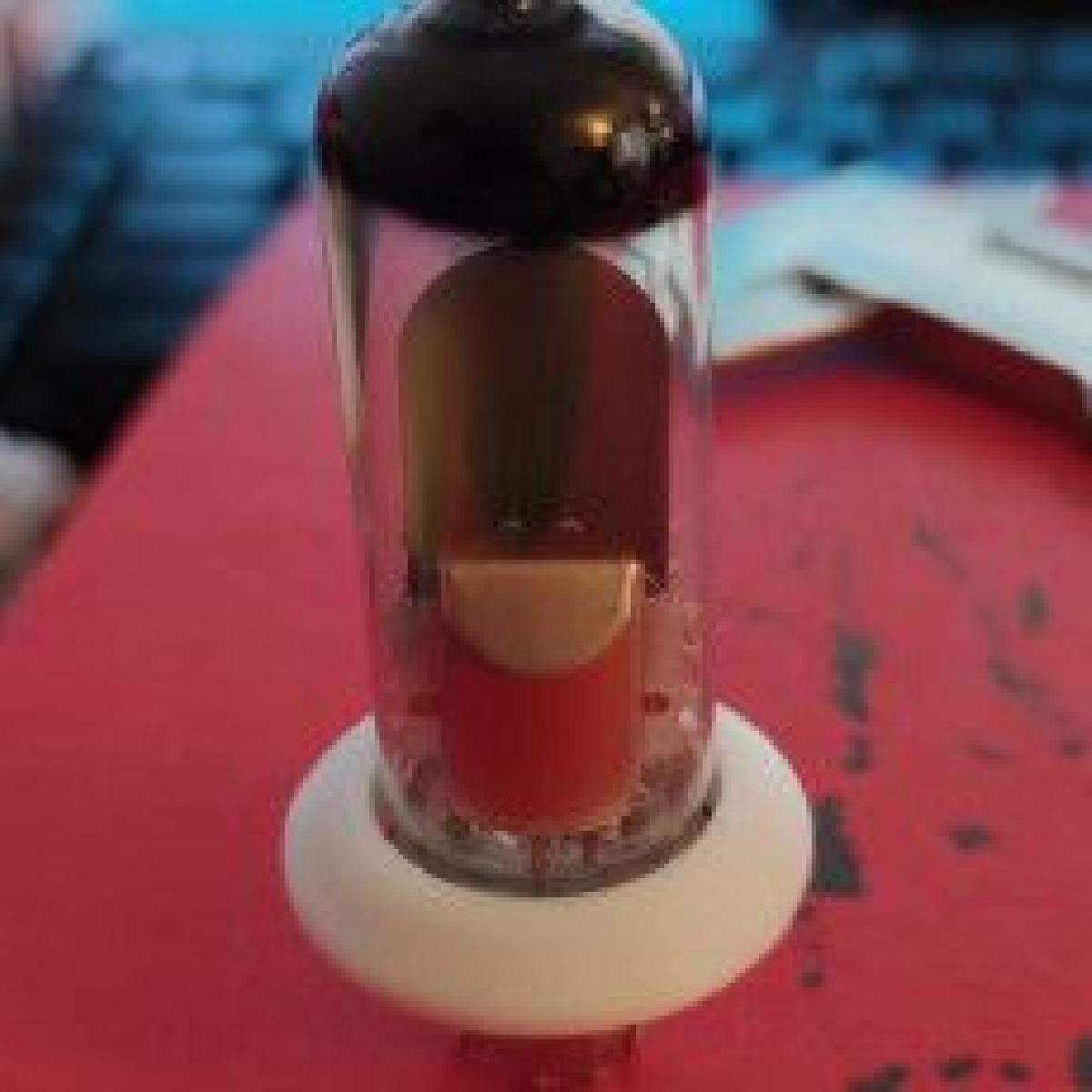 Anel para lampadas de radio de 9 pinos.