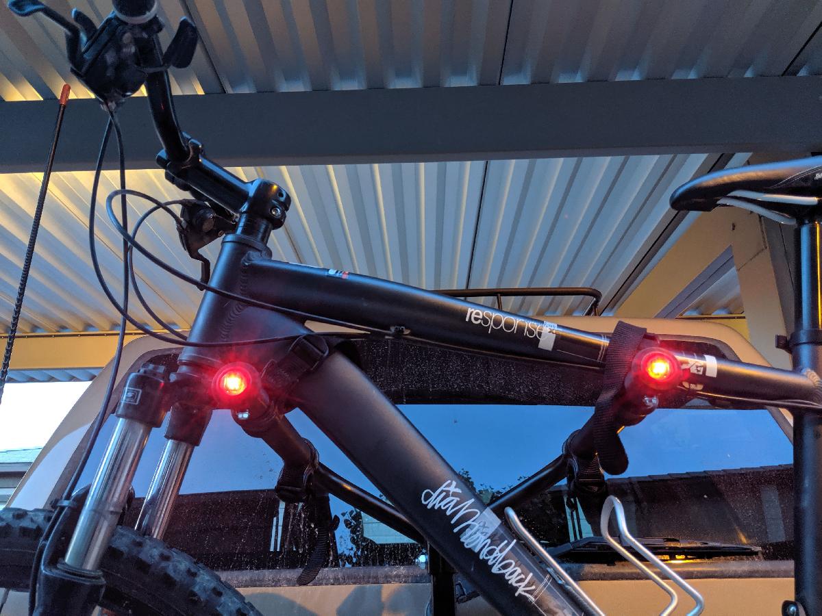 Suportes de luz de freio para suporte de bicicleta
