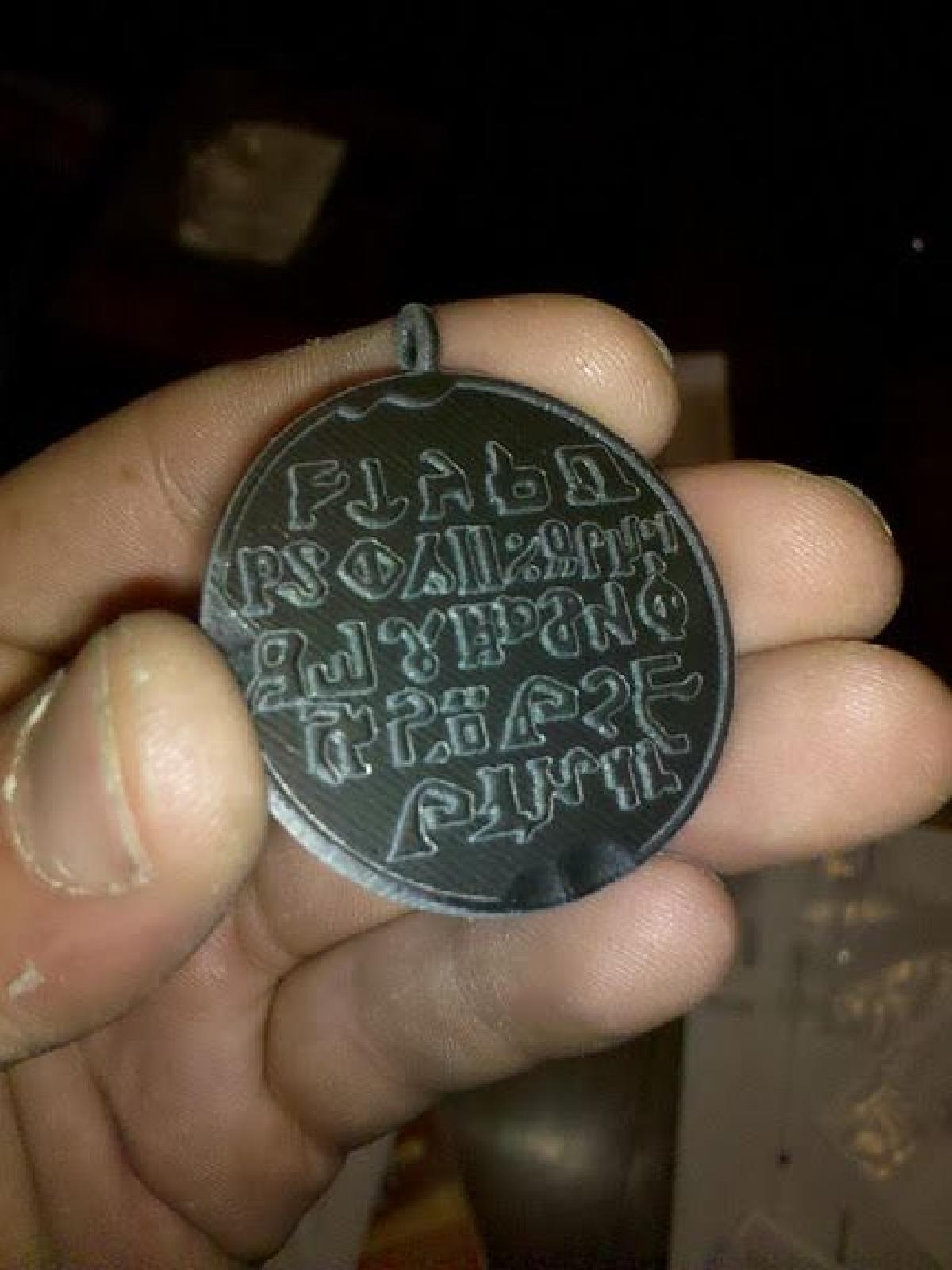 Anel As Big As Mine e Pingente de Direito de Nascimento