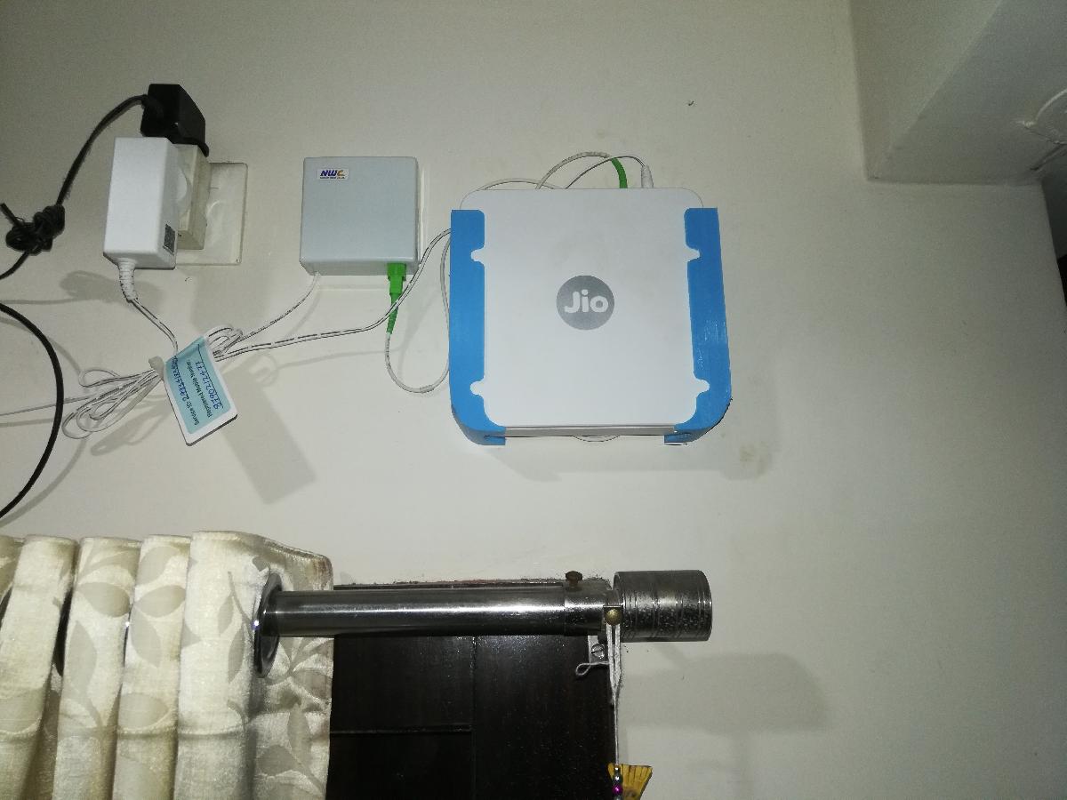 Suporte de parede para roteador Jio Giga Fiber India