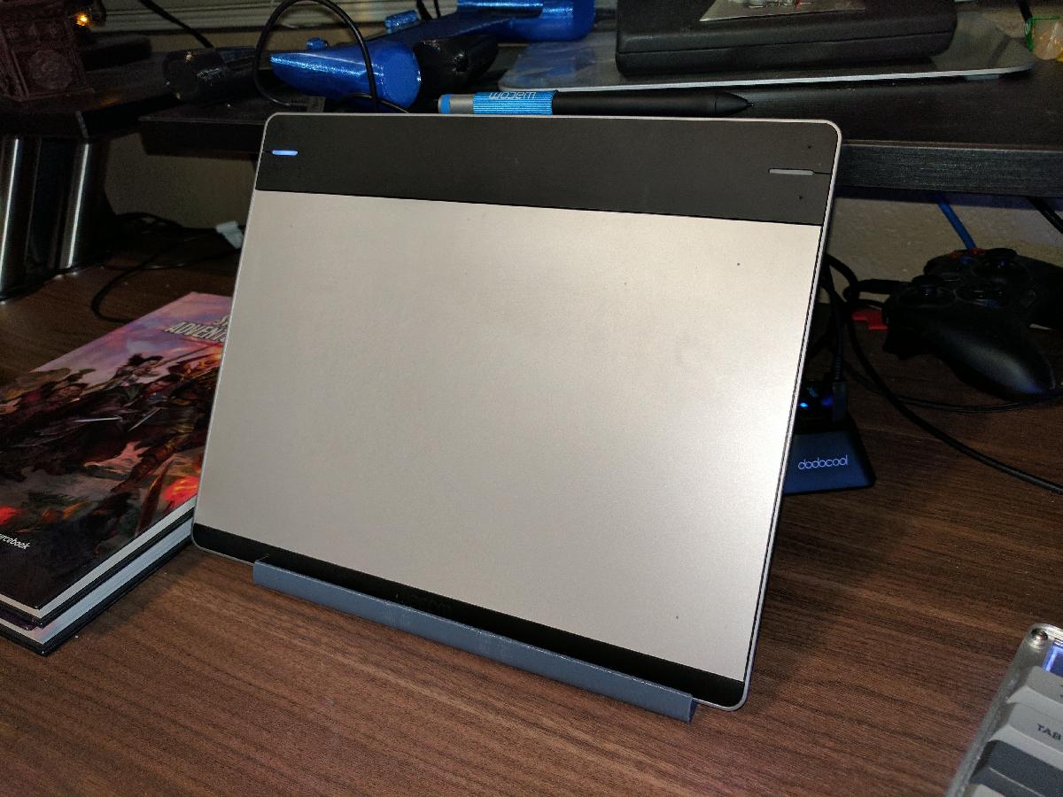 Suporte para tablet e cavalete para grampos de mesa