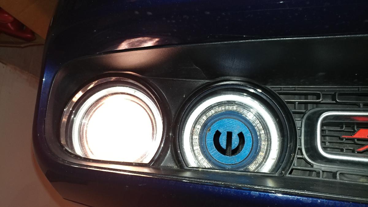Plugue de farol personalizado Challenger