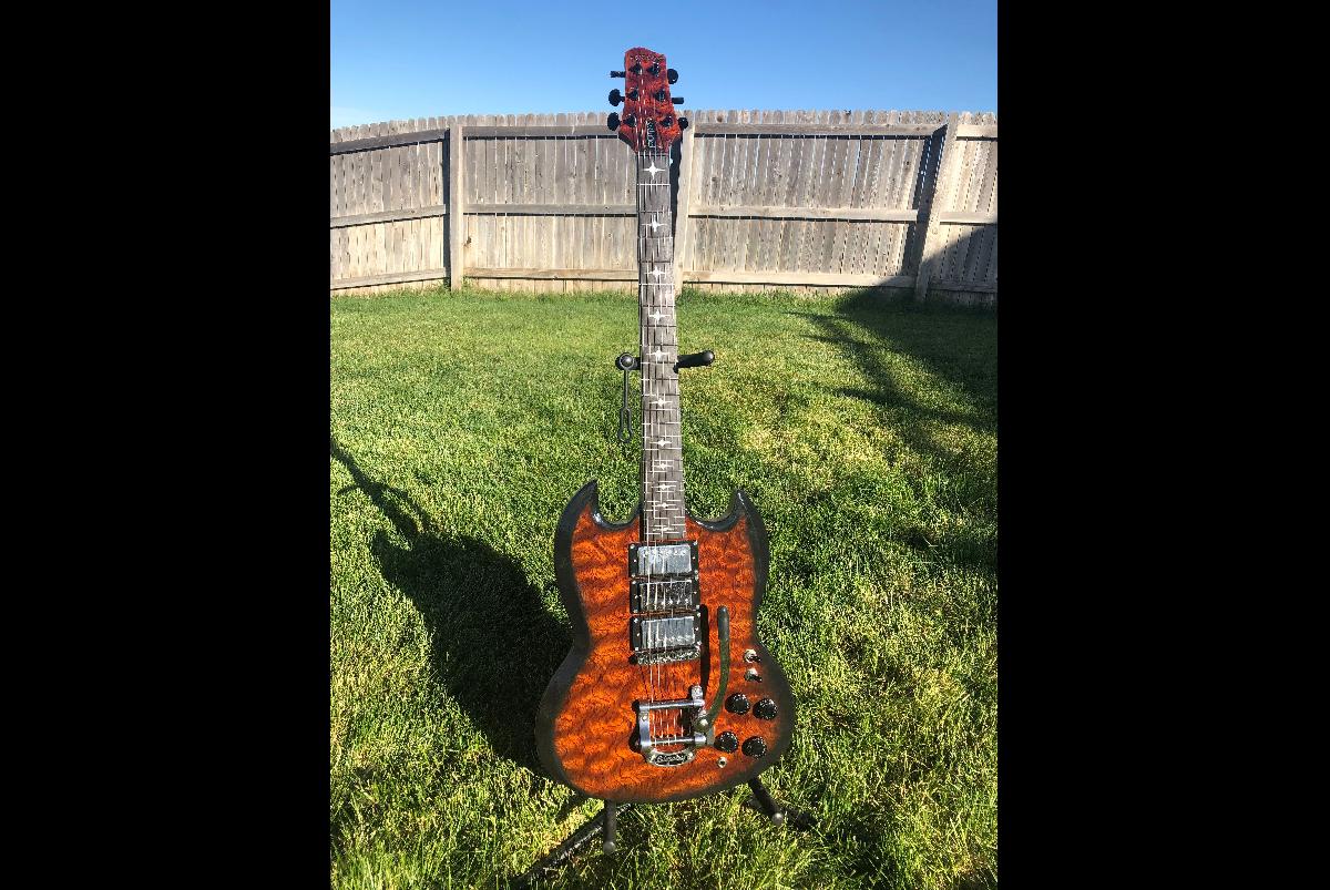 guitarra eletrica tocavel estilo SG