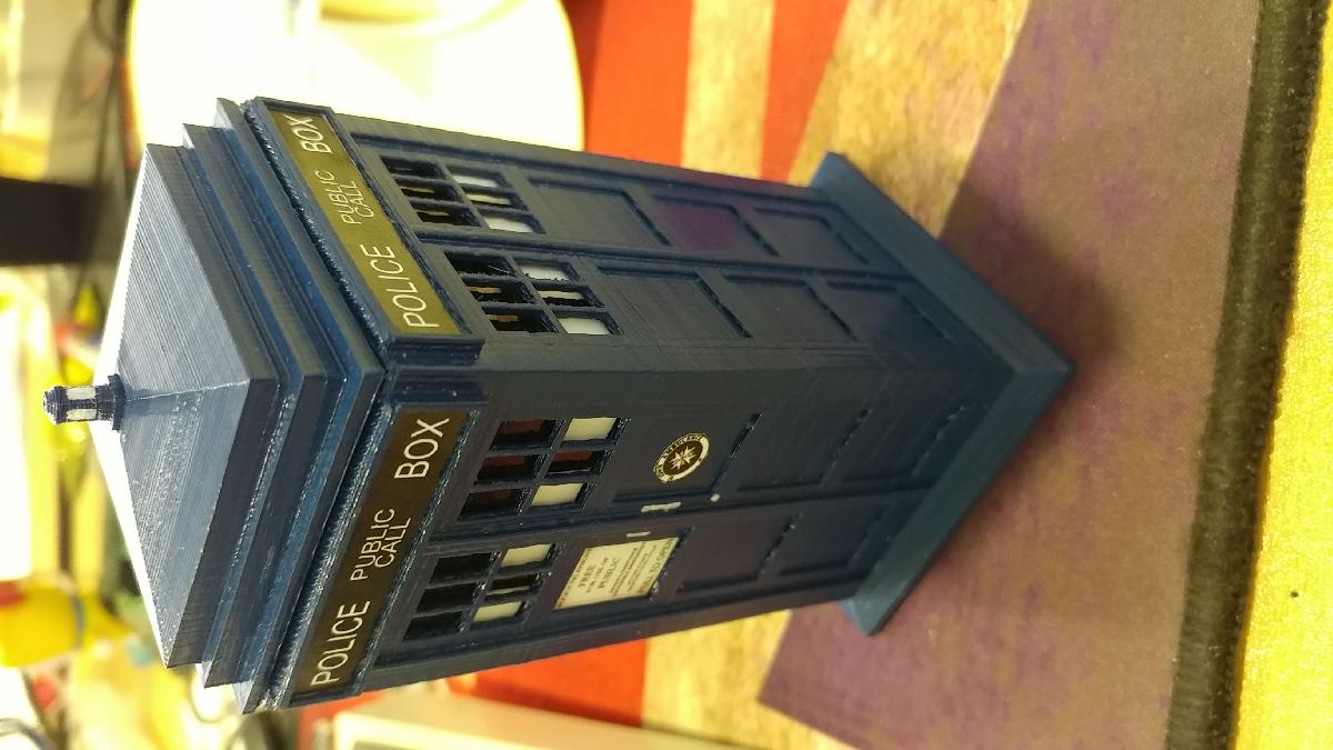Caixa de anel de noivado inspirada na Tardis