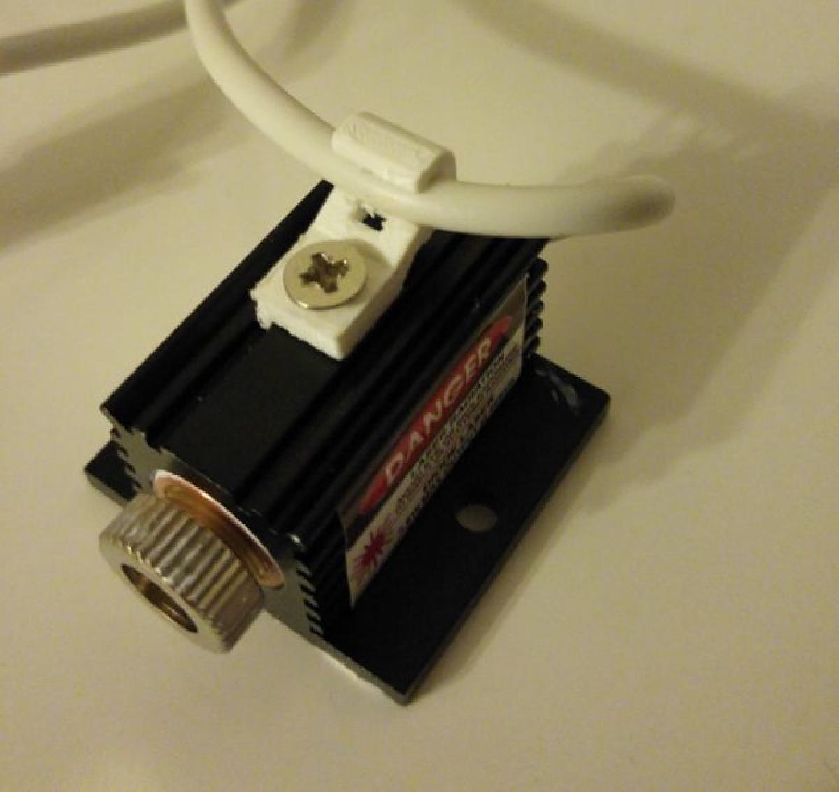 Suporte de cabo dissipador de calor a laser J Tech Photonics para aliviar tensao