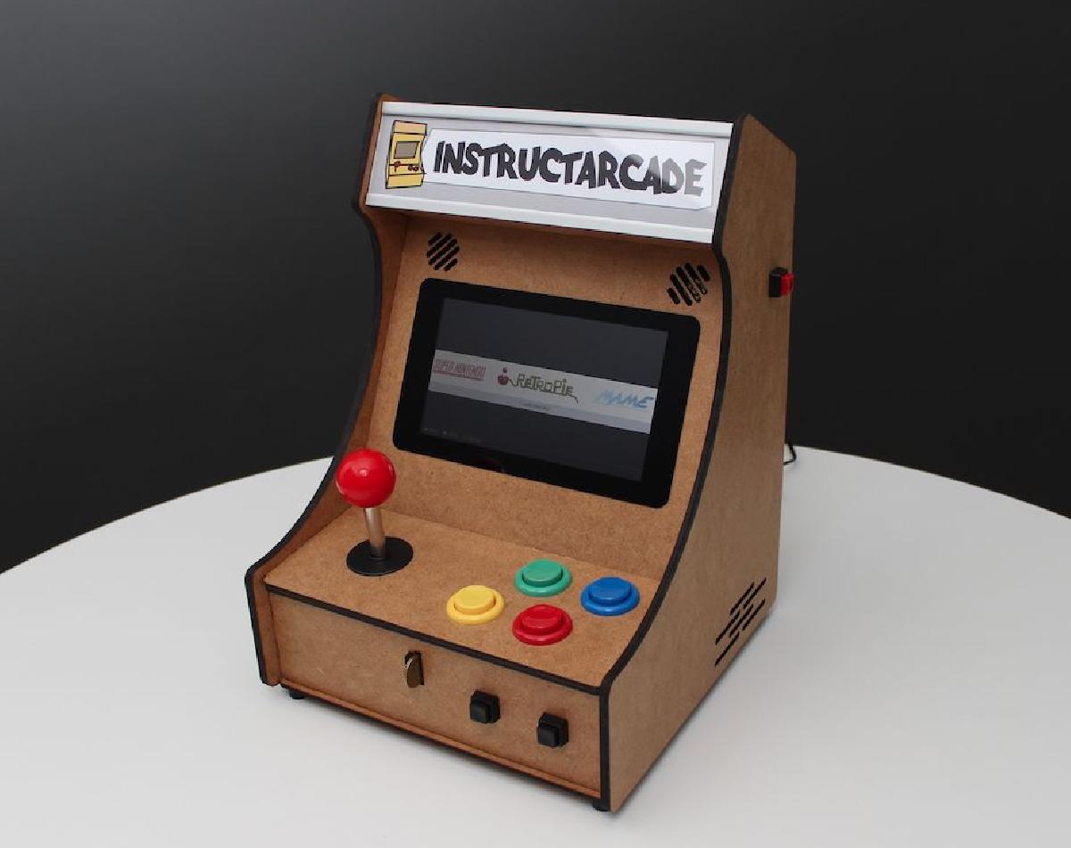 Maquina de Arcade Mini Alimentada por Pi