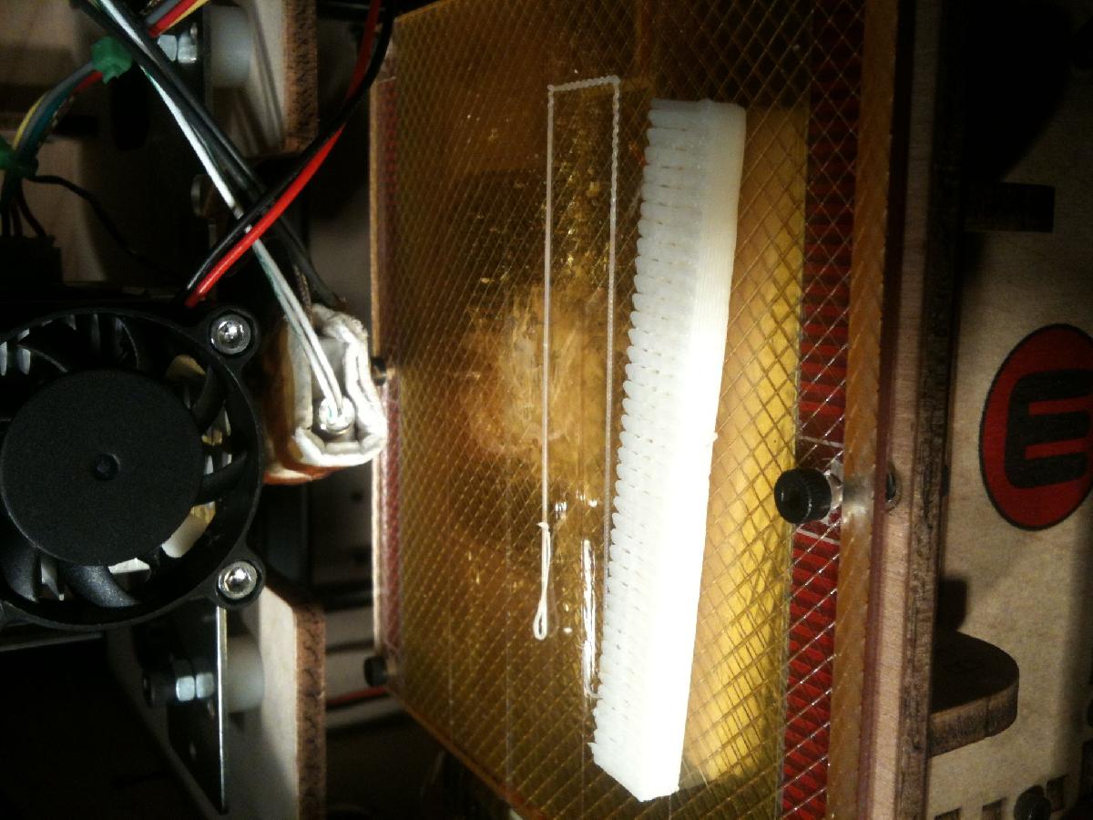 Sistema de acionamento de eixo de cremalheira e pinhao Reprap