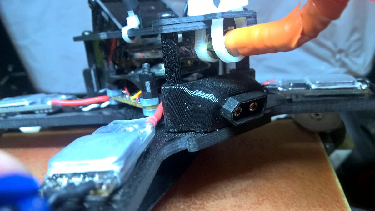 Suporte QAV X XT60 com leve angulo