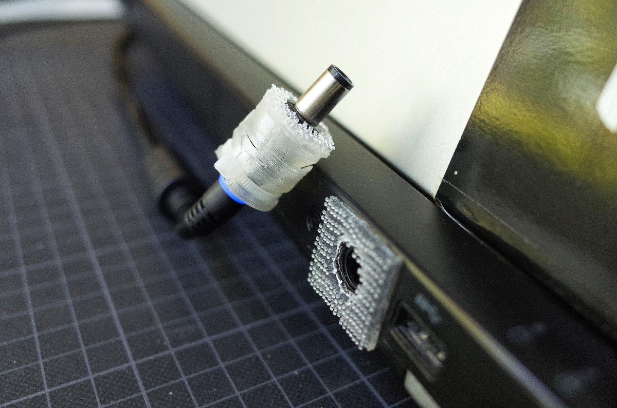 Suporte de Cabo de Alimentacao para Laptop com Liberdade Rotacional