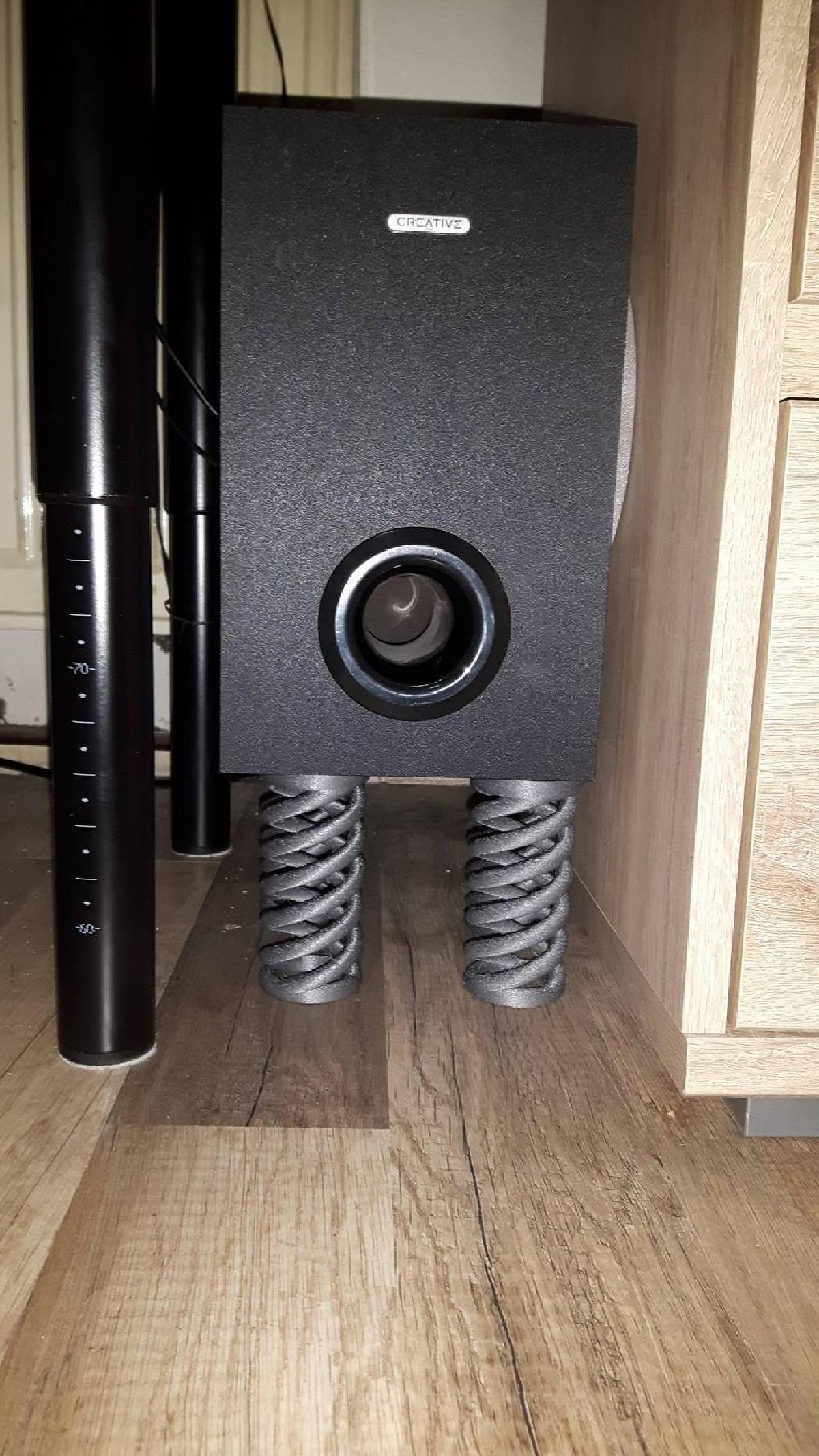 amortecedor de subwoofer superdimensionado