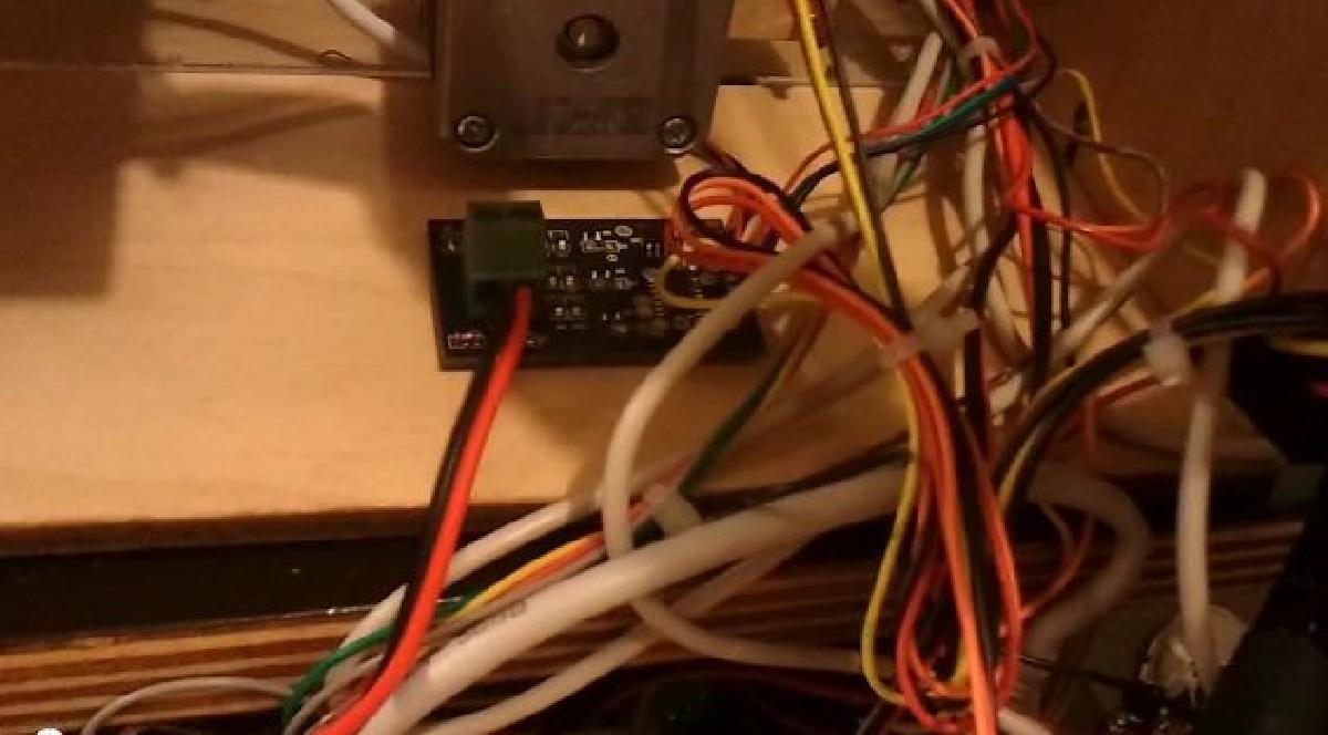 Um MakerBot TOM com atitude: LEDs RGB controlados pelo status do processo de impressao