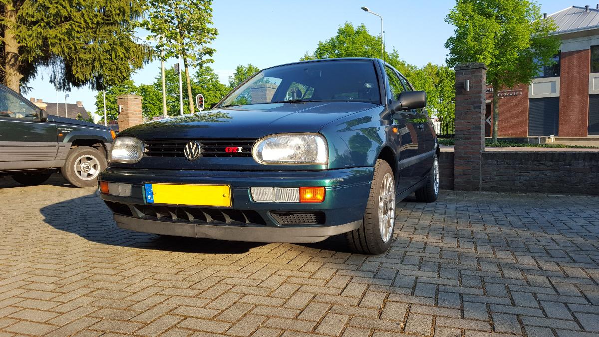 VW Golf / Passat / Polo (3) GT & GTI Badge + Suporte para grelha