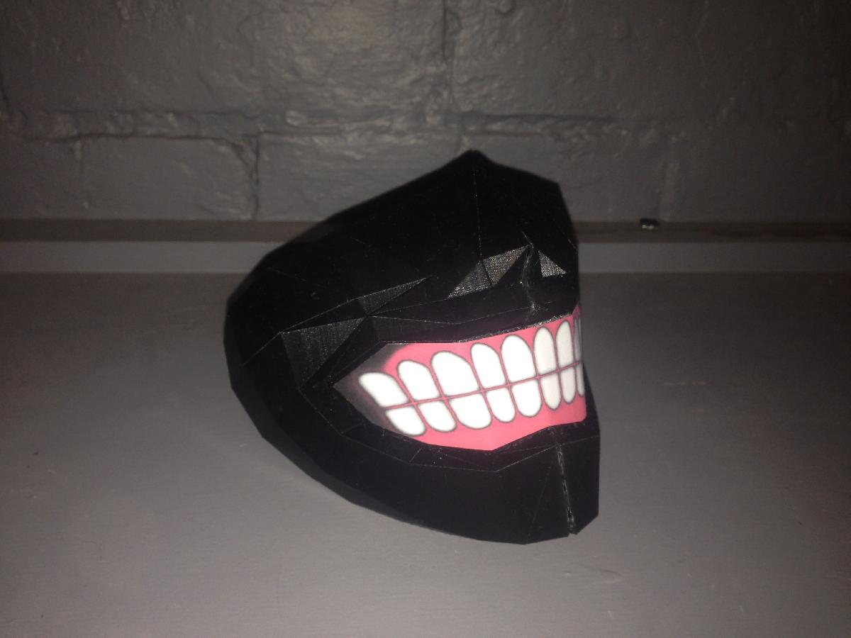 Máscara inspirada em Tokyo Ghoul