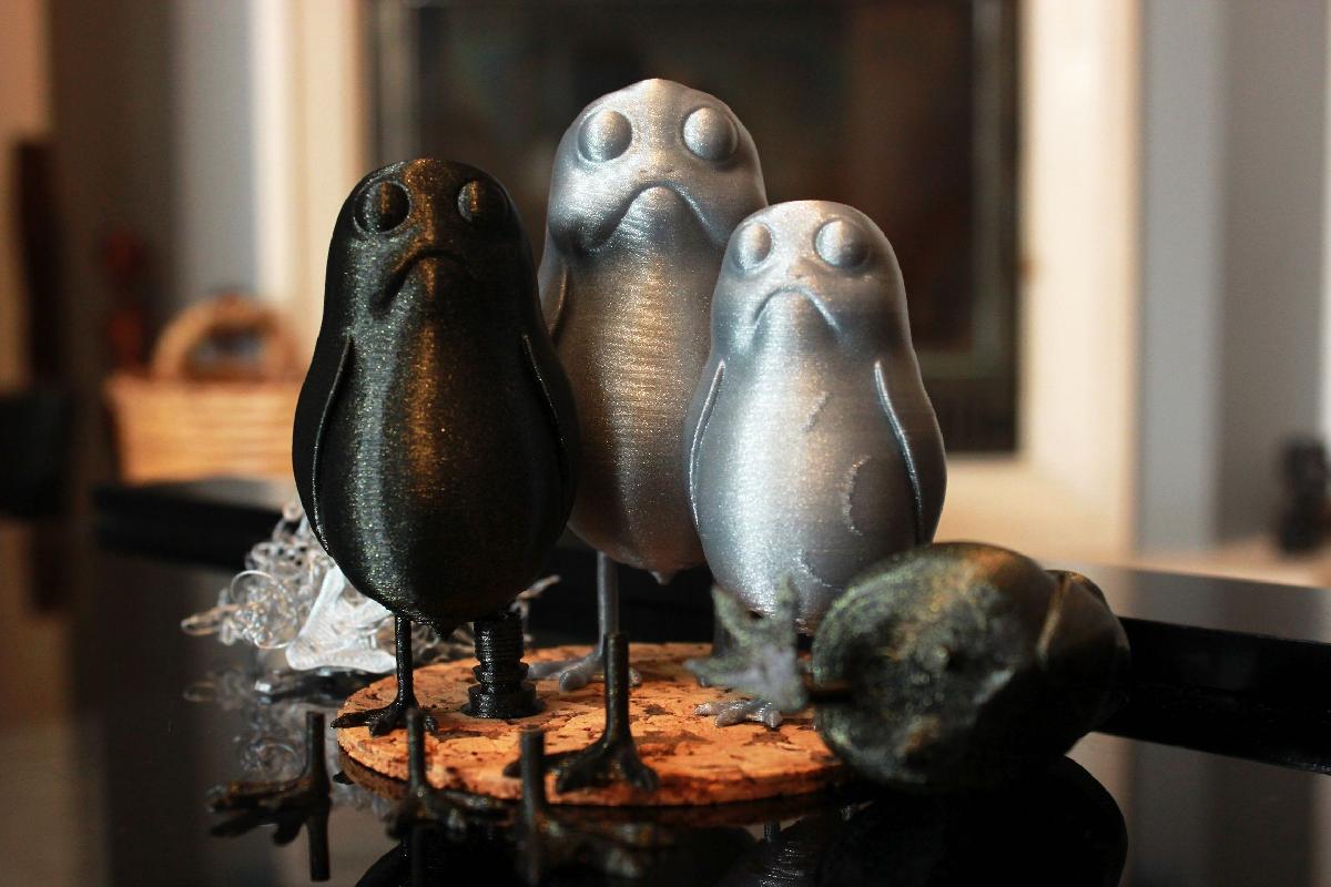 Um Porg em pe pequeno