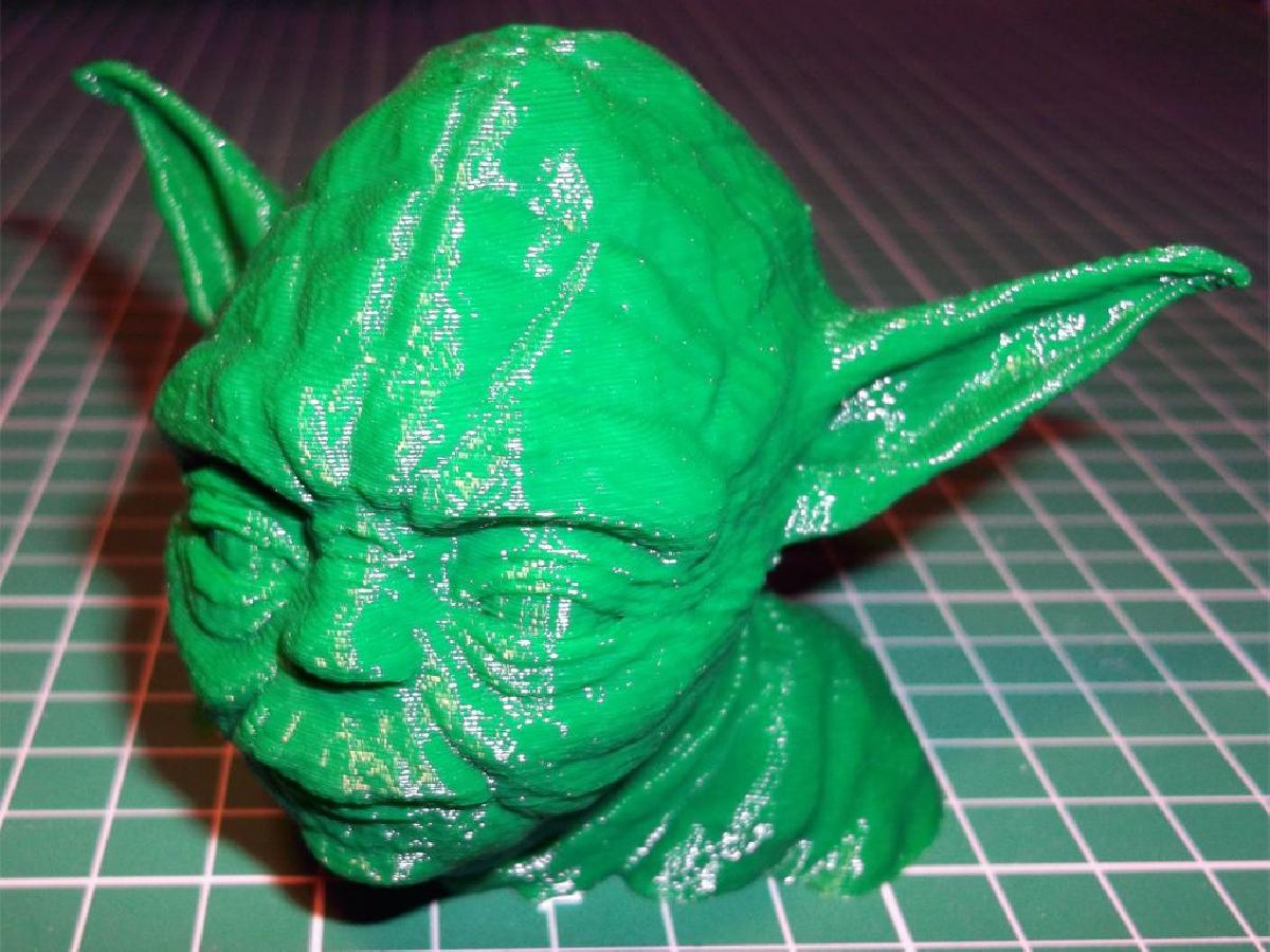 Yoda   Leve   mais rosto menos manto e um pouco maior