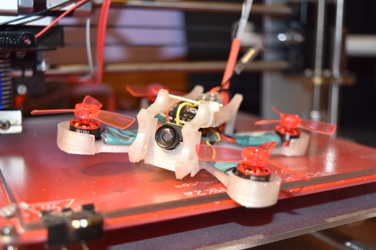 quadcopter brushless FPV micro impresso em 3D para motores 1103 ou 0806