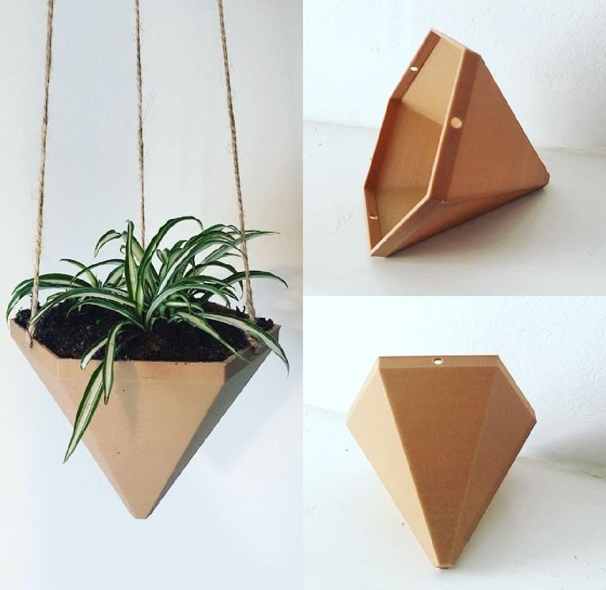 Vaso suspenso em forma de piramide hexagonal