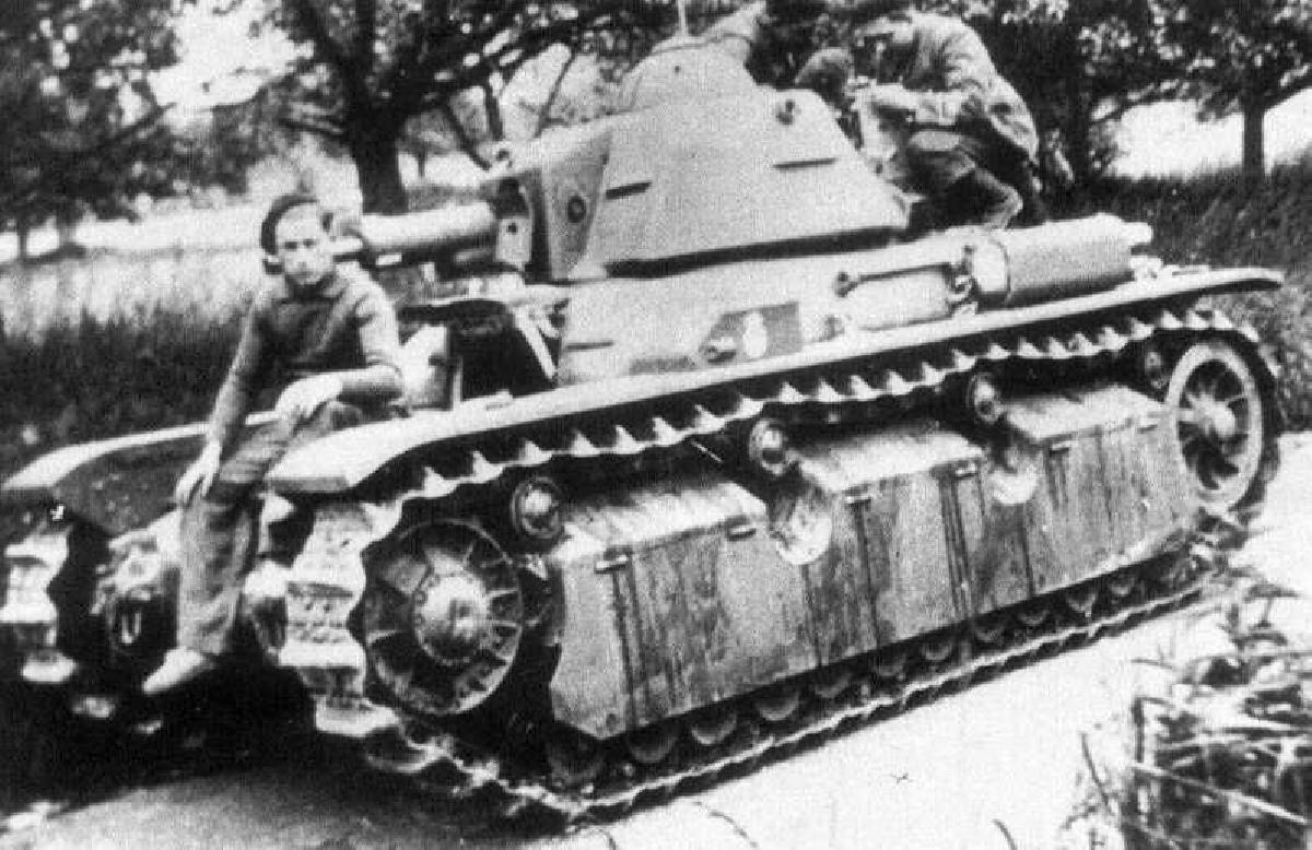 Renault AMX R 40