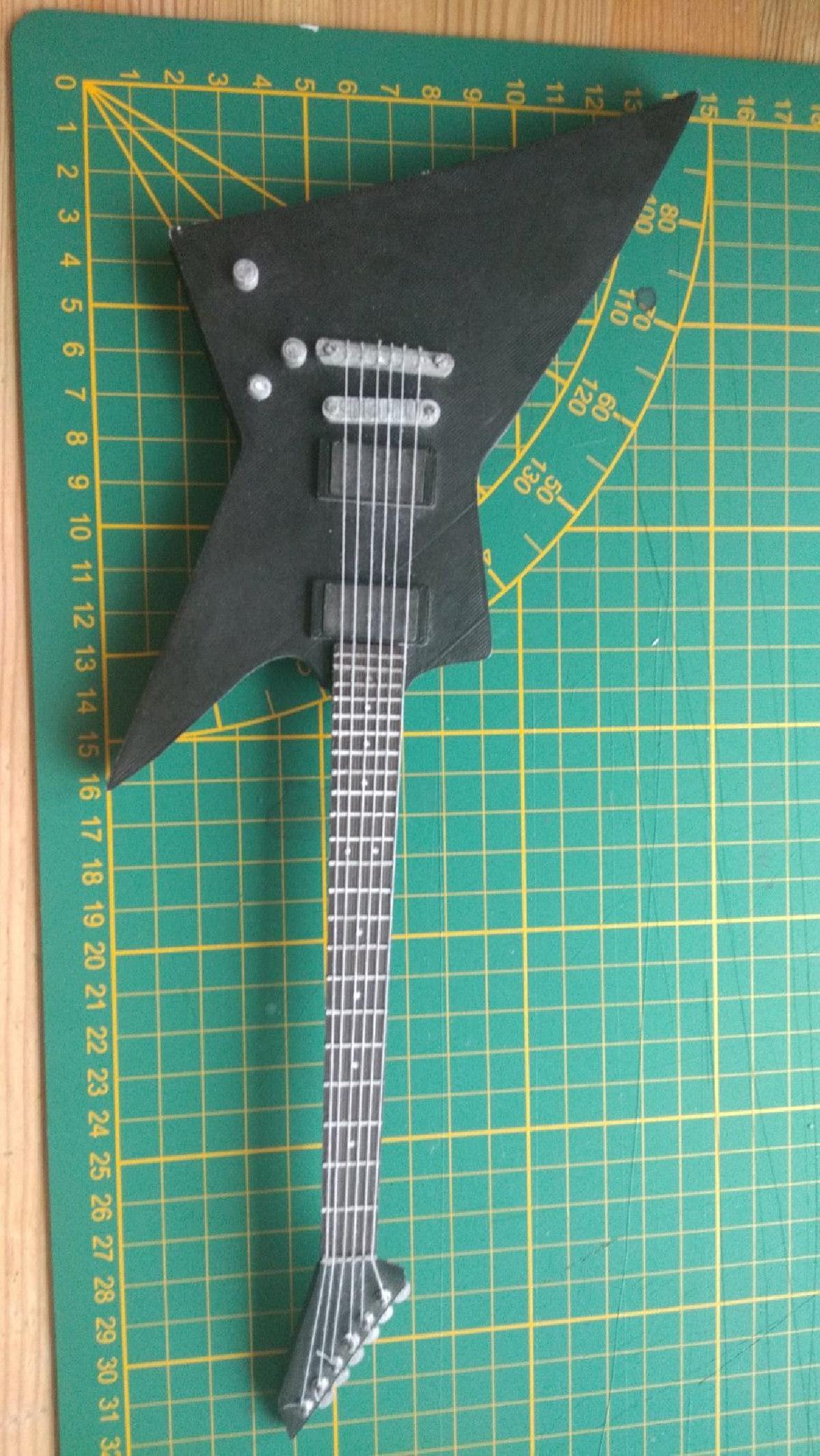 modelo de guitarra eletrica ESP explorer