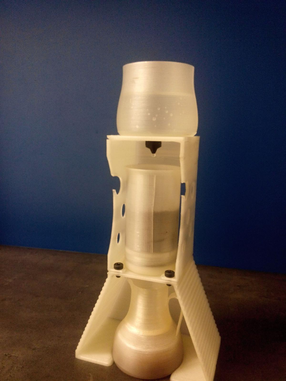 Gotejador de cafe com agua fria