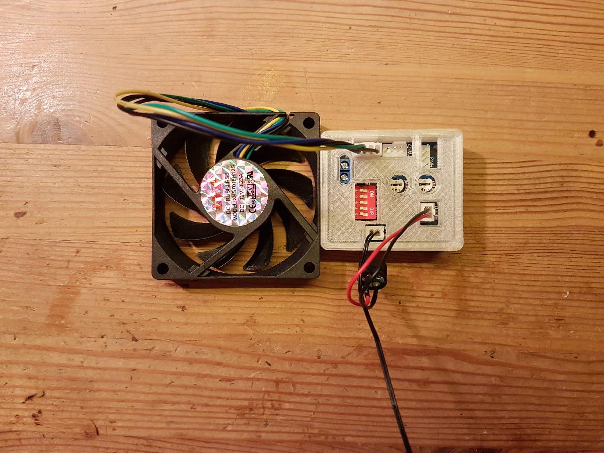 <3$ 3x 12V PWM Controlador de Ventilador Habitacao(ntc)    <3€ 3x 12V PWM Controlador de Ventilador Habitacao (ntc)