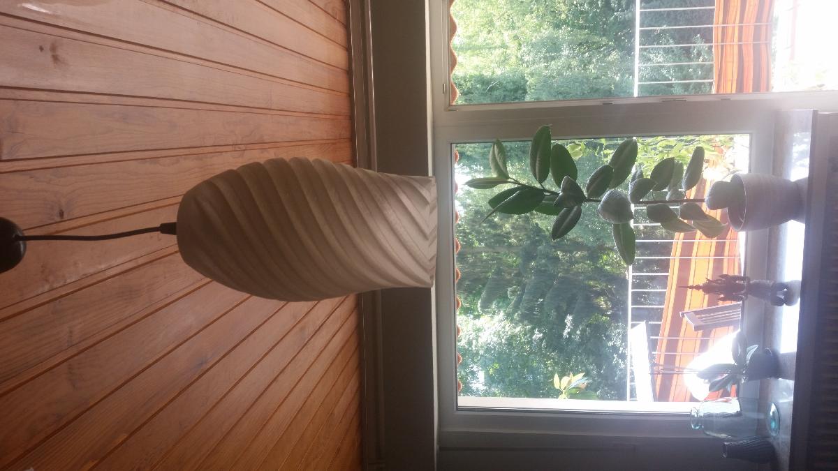 Abajur de vaso torcido