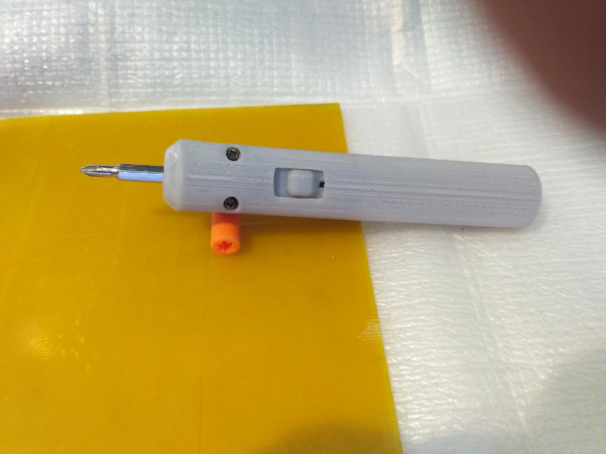 Chave de fenda eletrica sem fio.