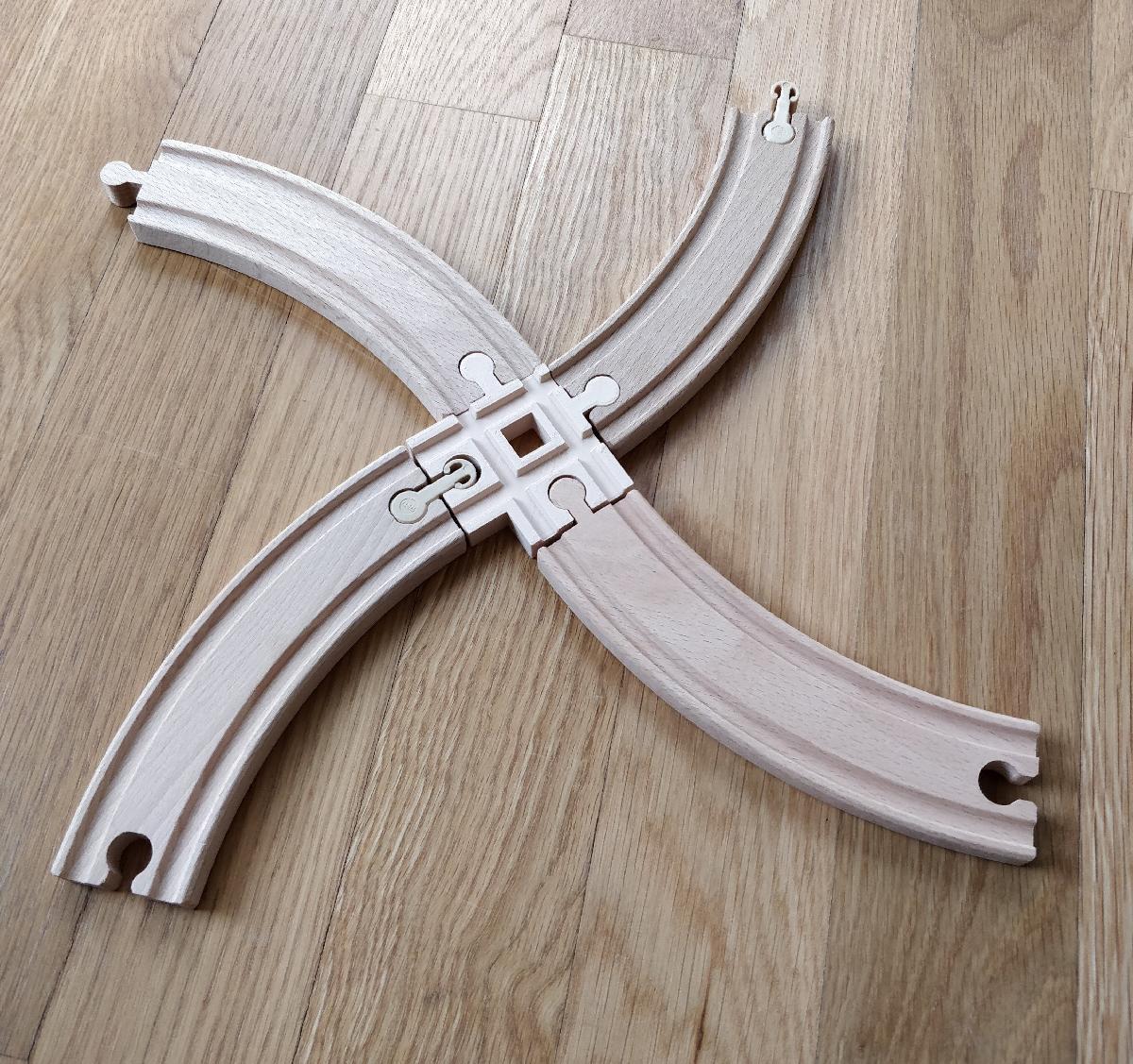 Cruzamento de Trem de Madeira (conserto)