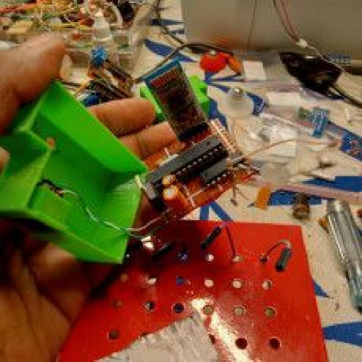 Modulo de Microcontrolador de Veiculo Controlado por Bluetooth