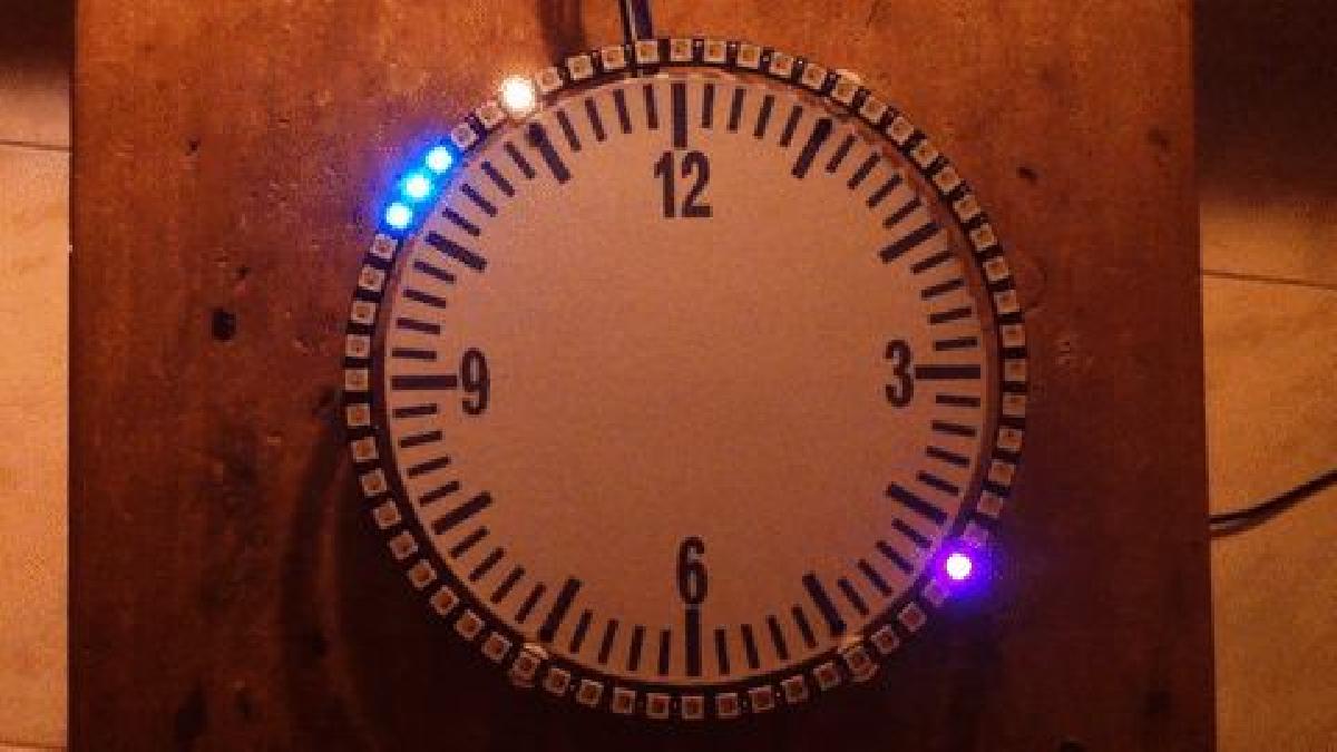 Relogio de parede simples usando Adafruit 1/4 60 Ring Neopixel