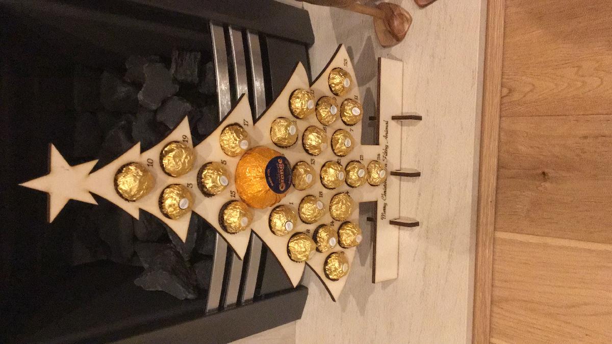 Calendario do Advento Arvore de Natal   Cortado a Laser Chocolate Ferrero Rocher Laranja