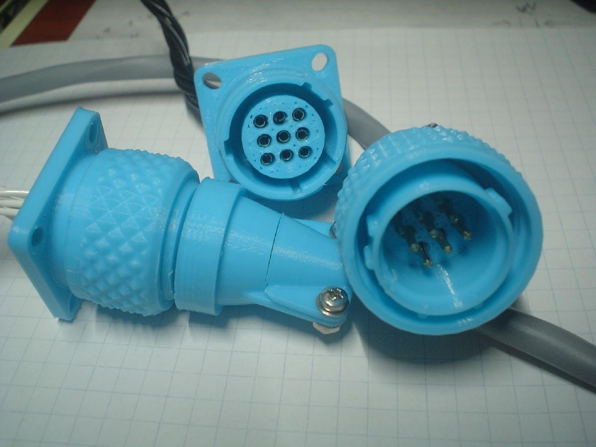 Conector mashup: contatos Mil spec M38999 e Molex 0/062