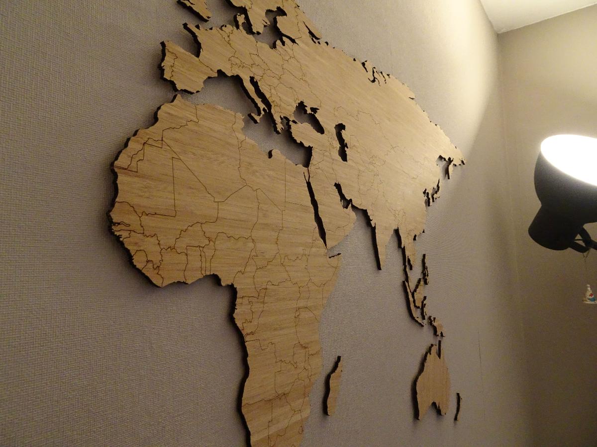 Mapa mundi de bambu cortado a laser mapa mundi simplificado