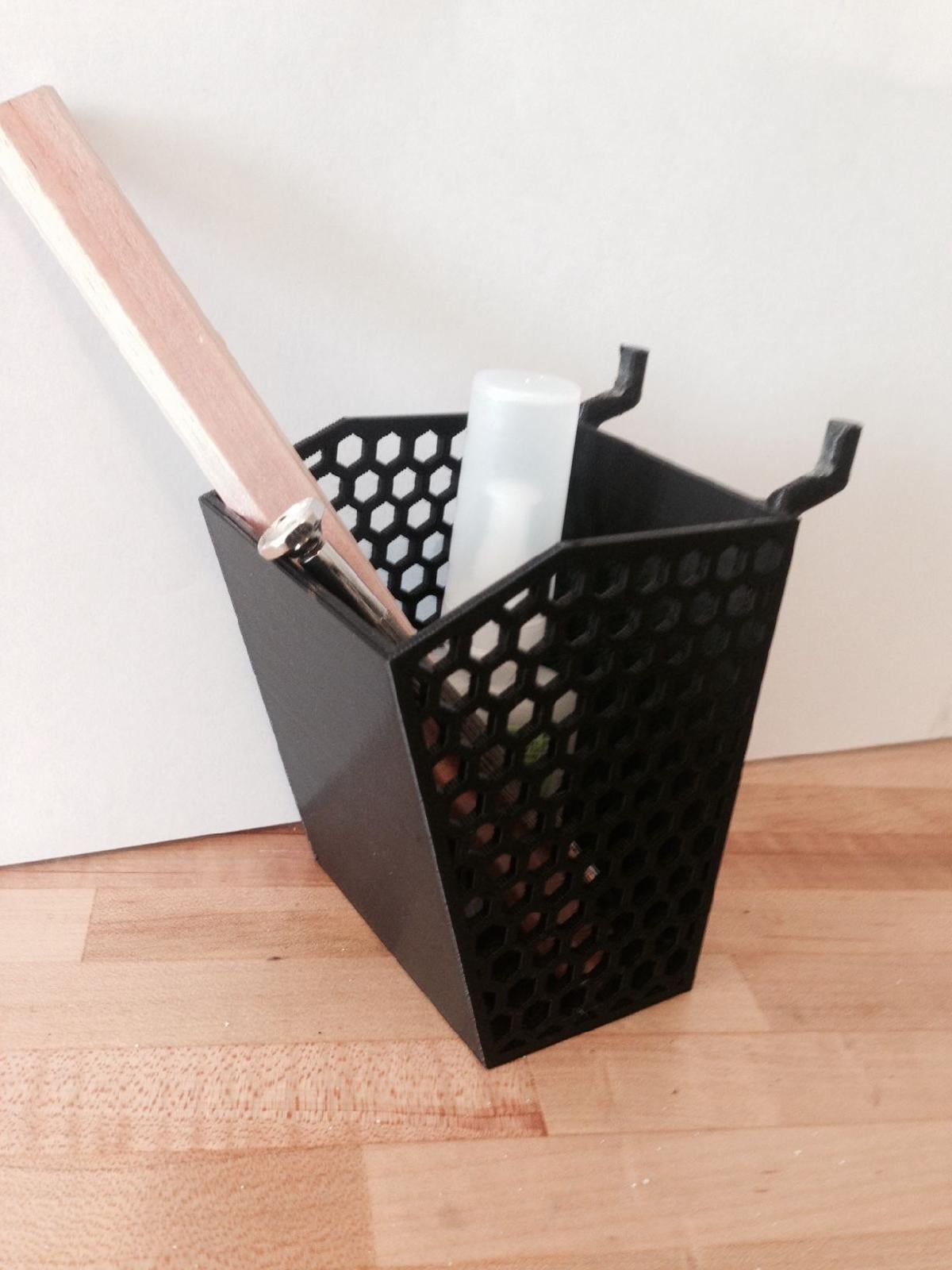 Cesta de tabuleiro perfurado