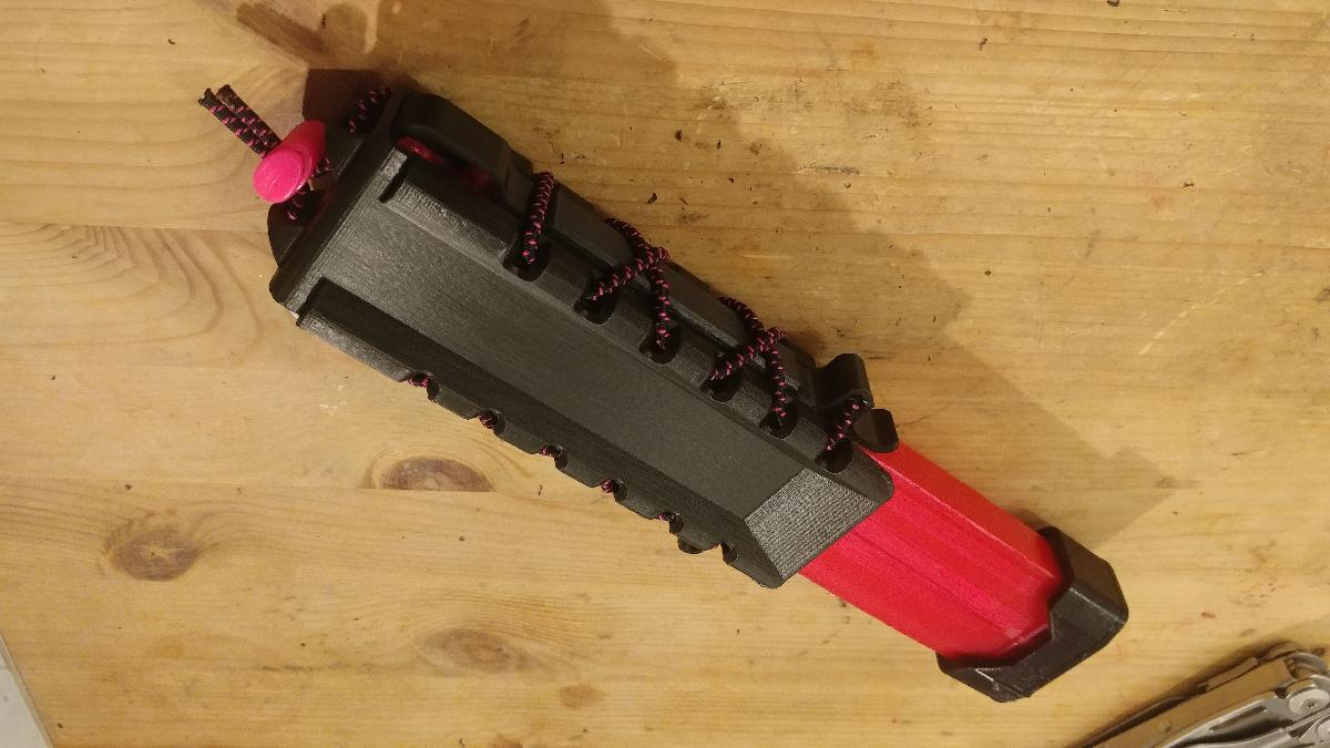 Blitz Saya   O Porta Mag de Katana Supremo