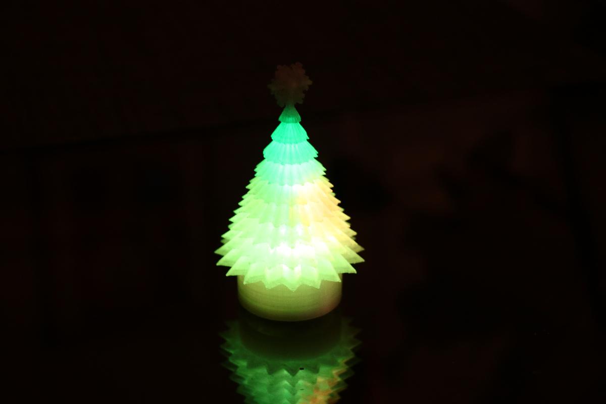 Mais uma arvore de Natal com vela de cha