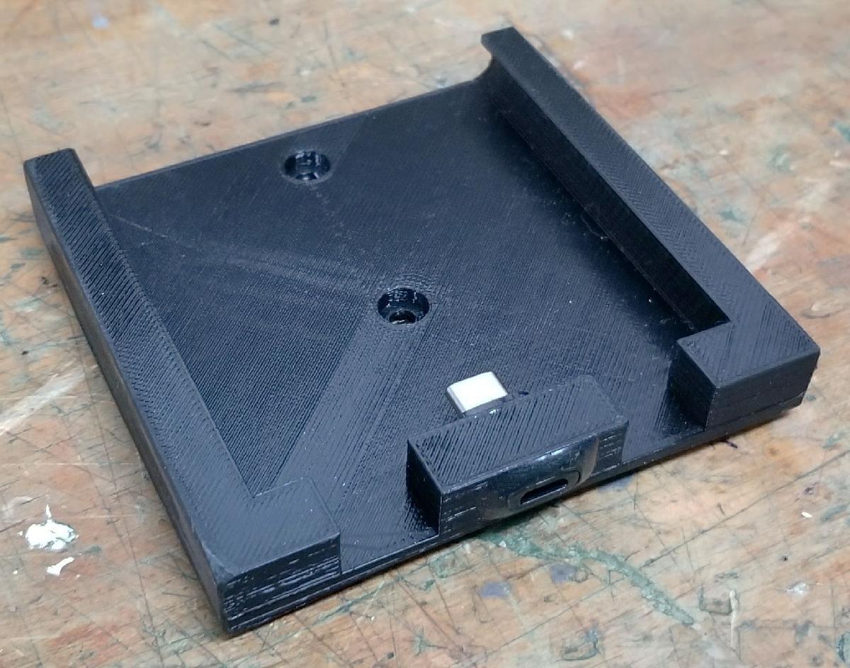Samsung Note 8 em capa de aluminio   Suporte para carro com alimentacao