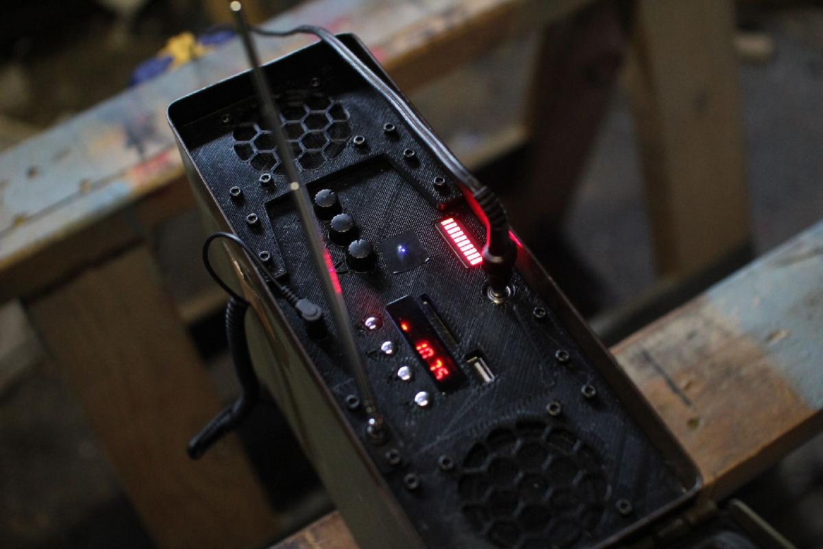 Placa Frontal de Estereo de Lata de Municao