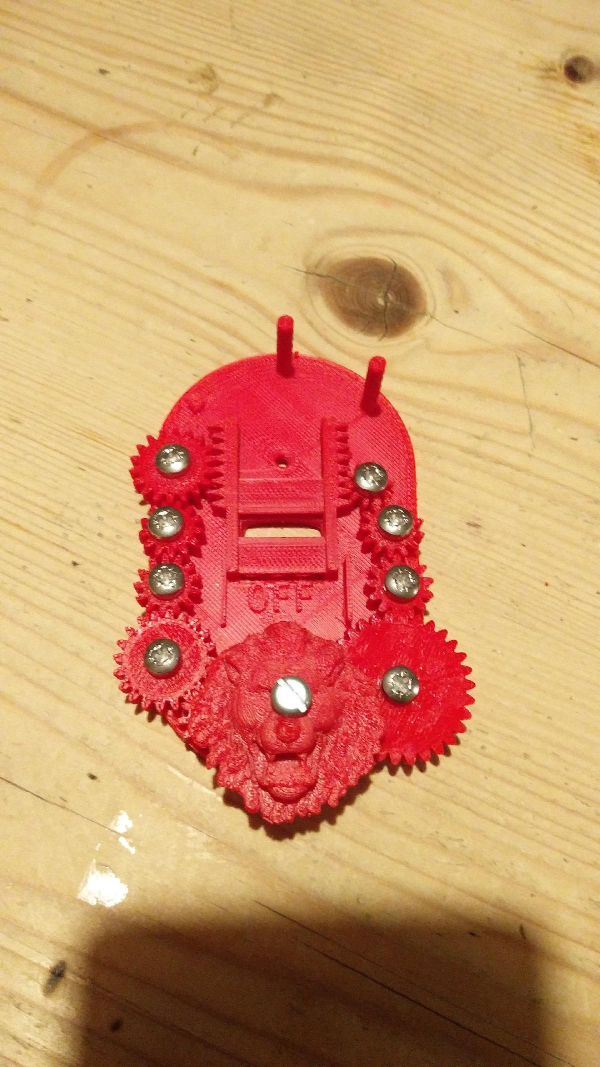 Interruptor de luz em forma de cabeca de leao