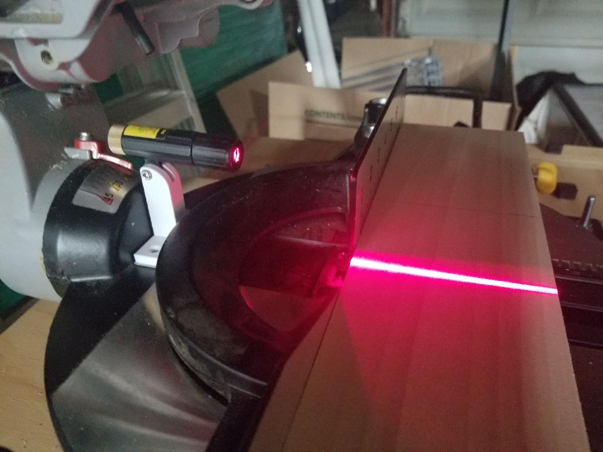 Suporte para Laser de Serra de Esquadria Harbor Freight